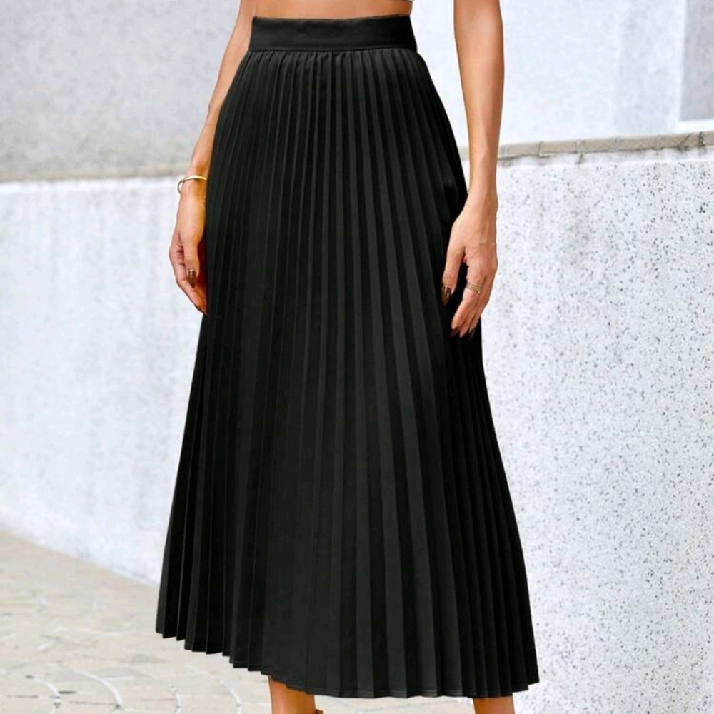 Women's Pleated Skirt - Picture 5 of 5